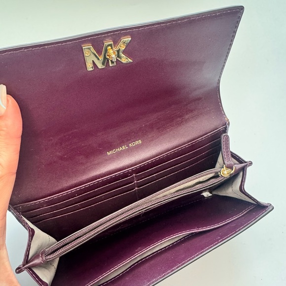 Michael Kors Brown Wallet Classic Leather Design - Picture 2 of 4